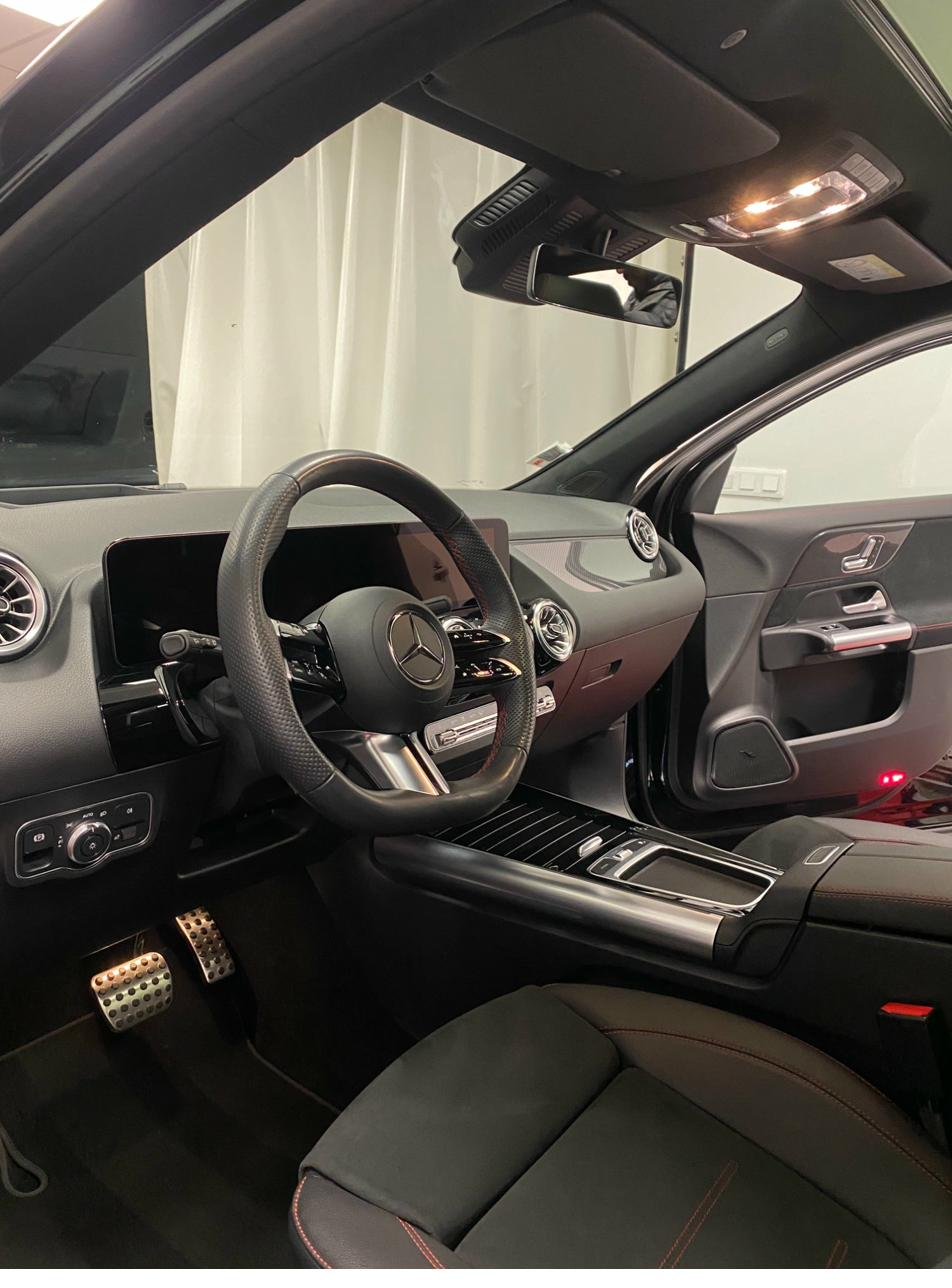 Jaguar E-Type devant ECK Entretien